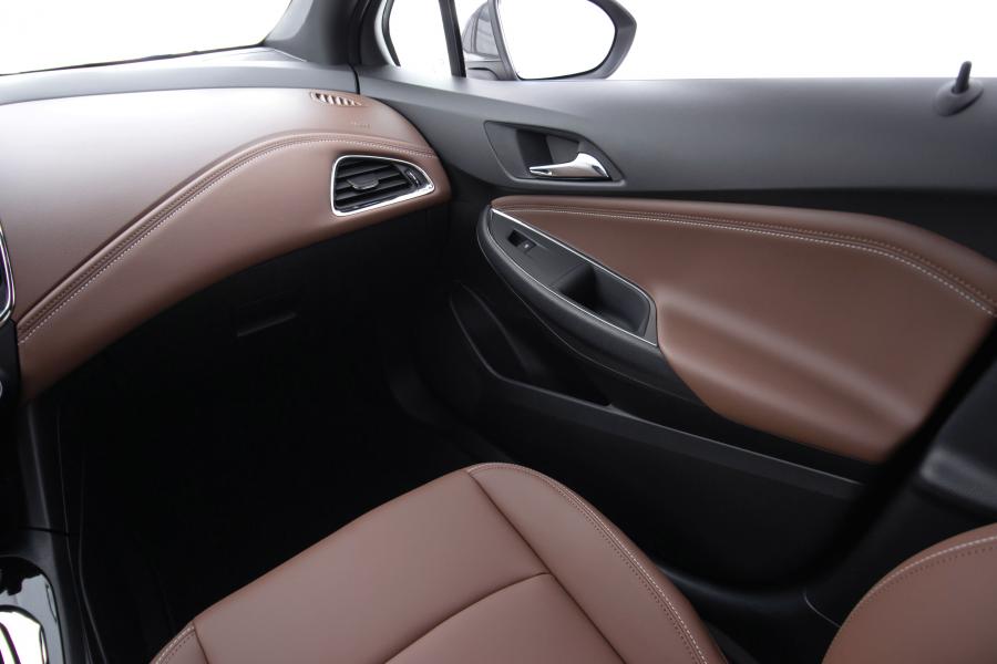 Интерьер Chevrolet Cruze Sport6 Premier 2019 года  (LA) (фото 11 из 25)